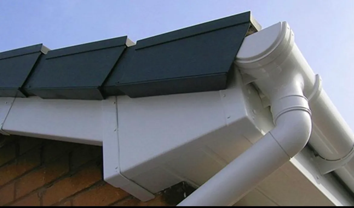 Dry verge and guttering detail